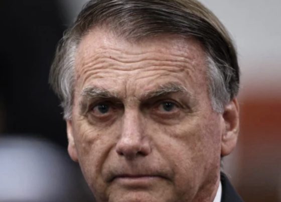 Jair Bolsonaro tem nova crise de soluços e vômitos e pode ser levado ao hospital