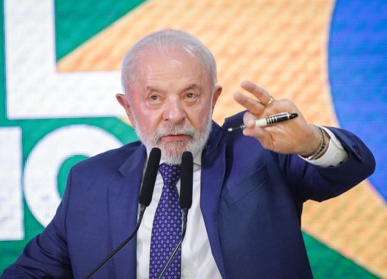 Lula diz que Bolsonaro está se “autocondenando” ao pedir anistia