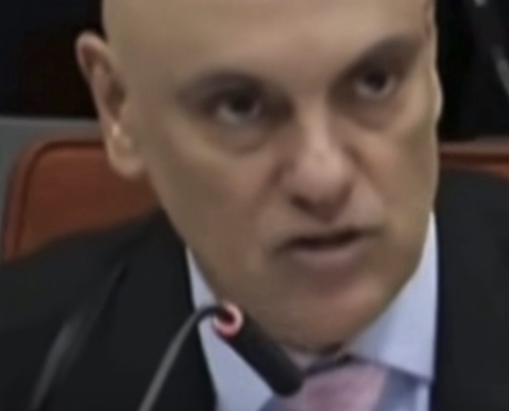 Moraes vota pela condenação de Bolsonaro e outros sete réus em julgamento sobre tentativa de golpe