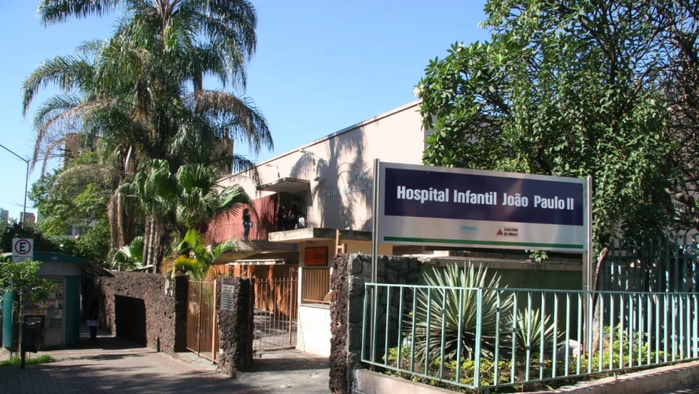 Mulher soropositiva agride técnica de enfermagem com seringa em hospital de BH