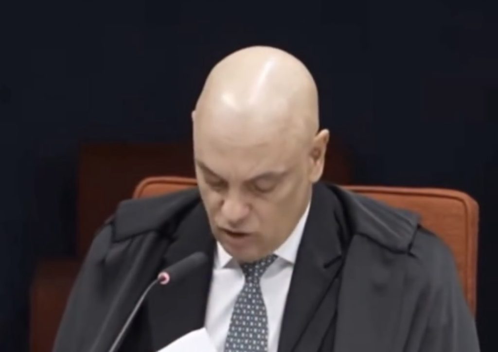 VÍDEO: Alexandre de Moraes lamenta tentativa de golpe antes de leitura de relatório no STF