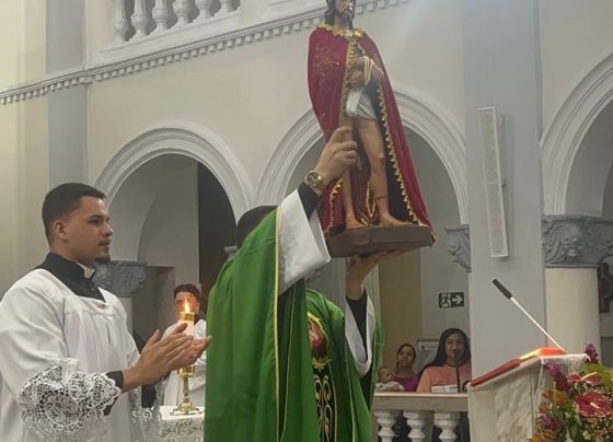 VÍDEO: Lotada, Matriz do Senhor Bom Jesus recebe fiéis no primeiro dia da novena em Matozinhos