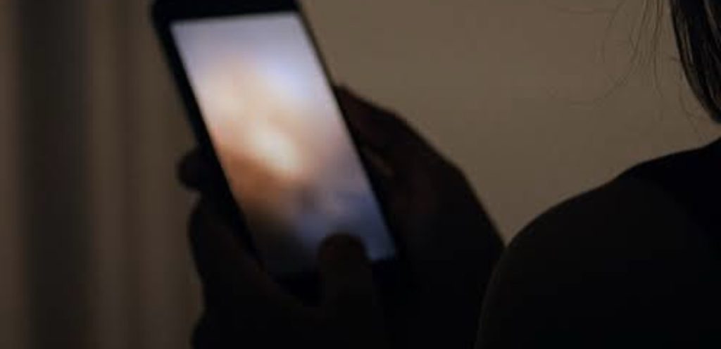 Vídeo íntimo de mulher é exposto em rede social e causa revolta em Sete Lagoas
