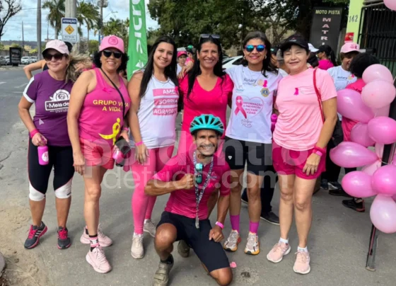 Caminhada Outubro Rosa reúne participantes em ação de conscientização em Pedro Leopoldo