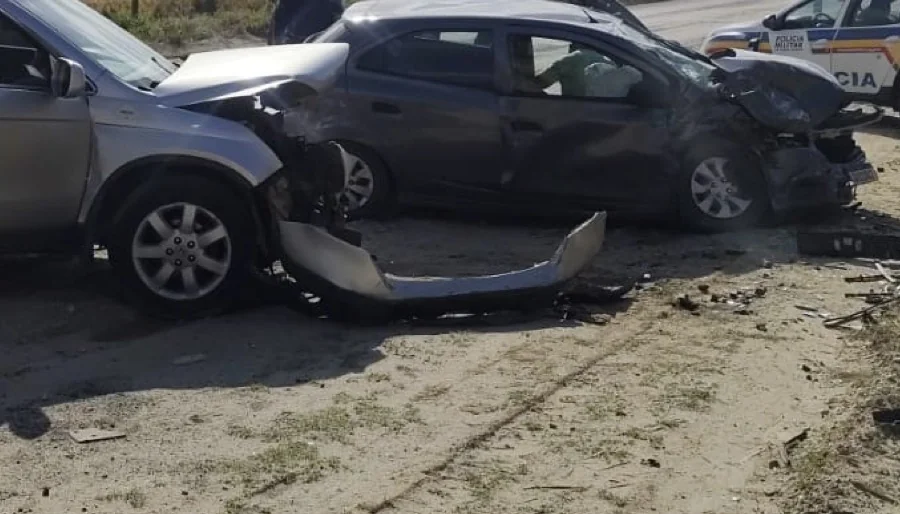 Colisão frontal deixa dois feridos na estrada da Lapa Vermelha, em Pedro Leopoldo