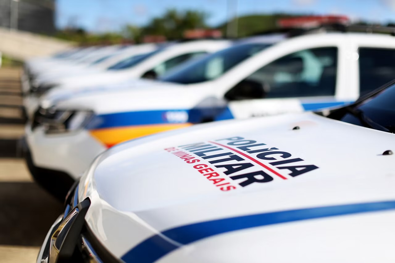 Fiat Uno roubado é recuperado pela PM em Matozinhos