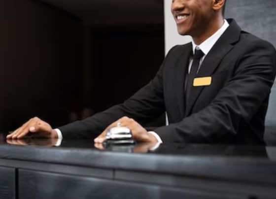 Recepcionista de hotel/ Imagem ilustrativa