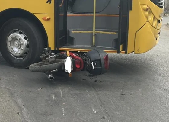 Motociclista fica ferido após colisão com ônibus em Matozinhos