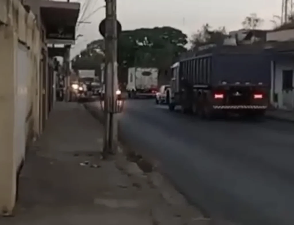 Motociclista fica ferido em acidente de trânsito no Centro de Matozinhos