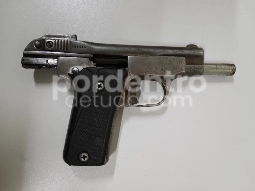 Polícia Militar apreende arma e drogas durante operação no Centro de Pedro Leopoldo
