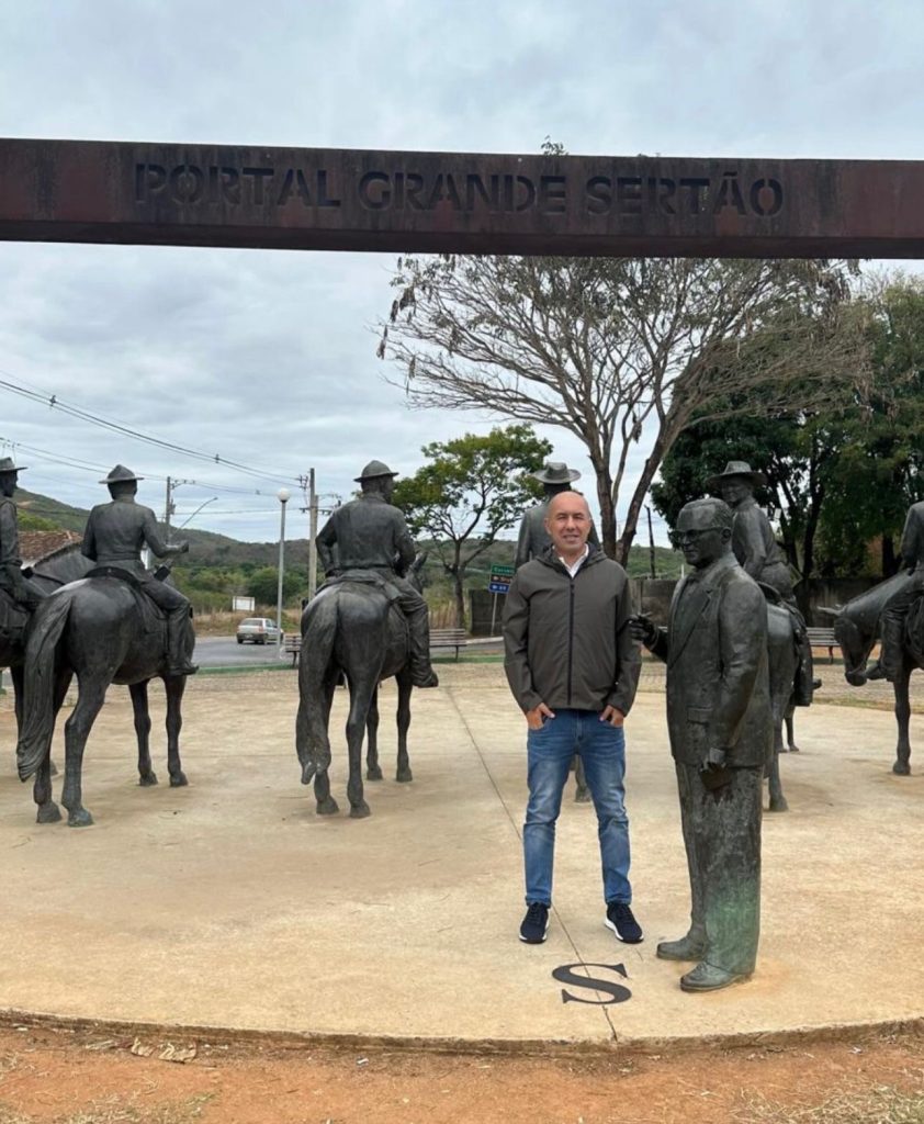 Técnico do Cruzeiro, Leonardo Jardim, visita Cordisburgo e se encanta com a terra de Guimarães Rosa