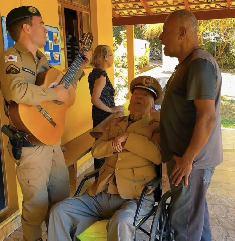 VÍDEO: Homenagem emocionante: veterano da PMMG, de 90 anos, recebe reconhecimento em Jaboticatubas