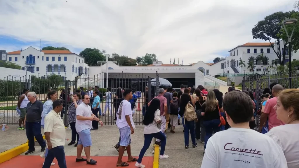 Van de Sete Lagoas se atrasa e 10 candidatos perdem prova do CNU em Belo Horizonte