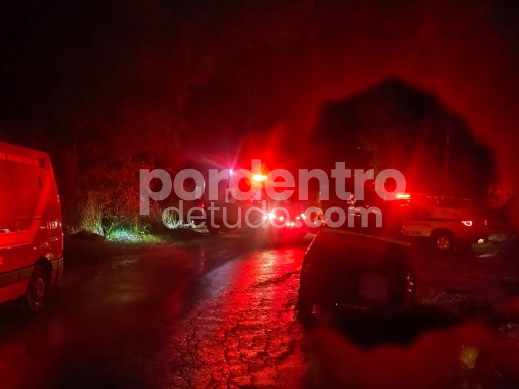 Carro cai em ribanceira e deixa três mulheres feridas em Pedro Leopoldo