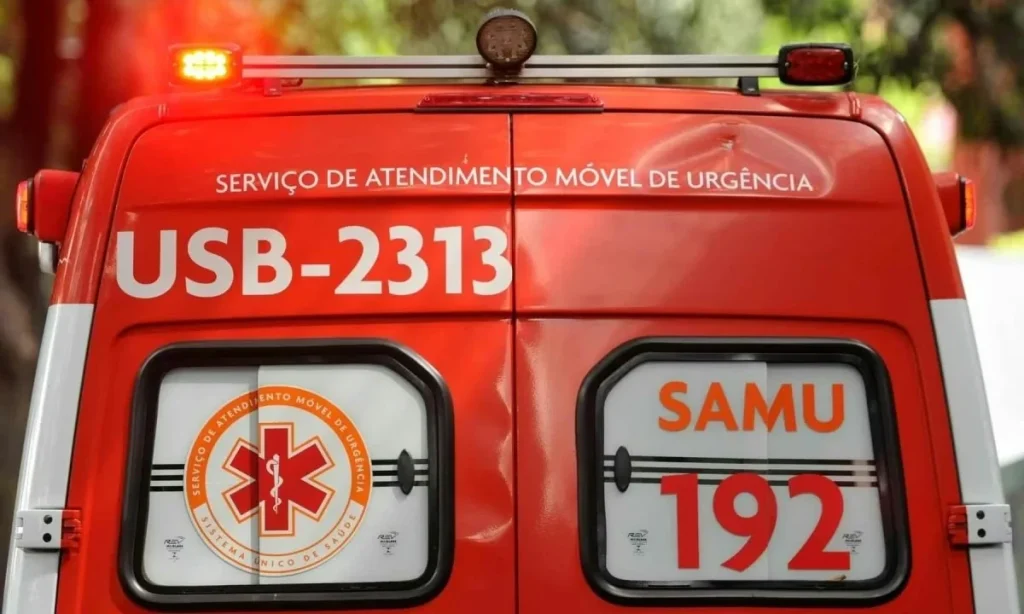 Polícia Militar e SAMU resgatam idoso com queimaduras em casa, em Sete Lagoas