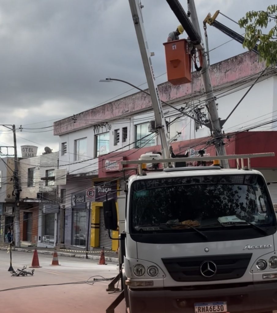 VÍDEO: Cemig prevê restabelecimento da energia no centro de Matozinhos até o fim da tarde desta segunda-feira