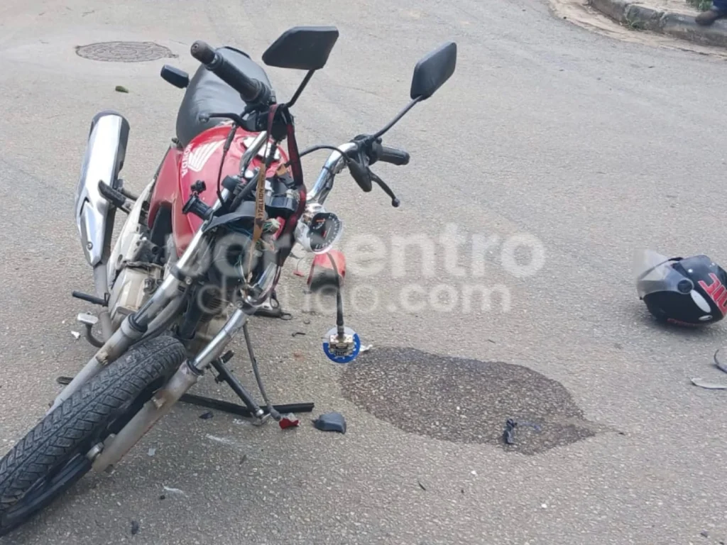 Acidente entre carro e motocicleta deixa feridos em Pedro Leopoldo