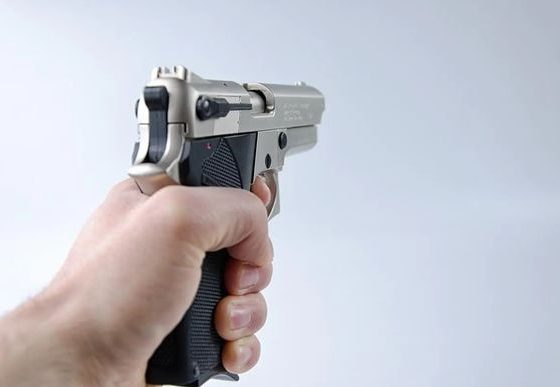 Homem dispara arma de fogo após briga familiar no Natal em Sete Lagoas
