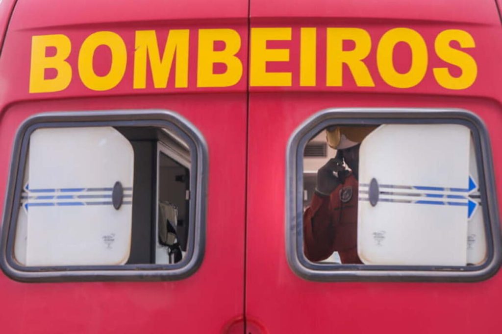 Incêndio em veículo mobiliza Corpo de Bombeiros e Polícia Militar em Pedro Leopoldo