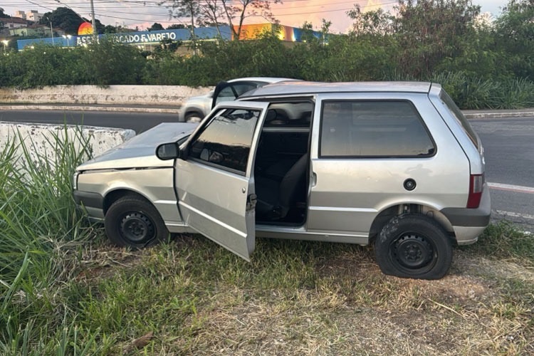 Motorista embriagado perde controle do carro e bate em mureta de ponte em Sete Lagoas