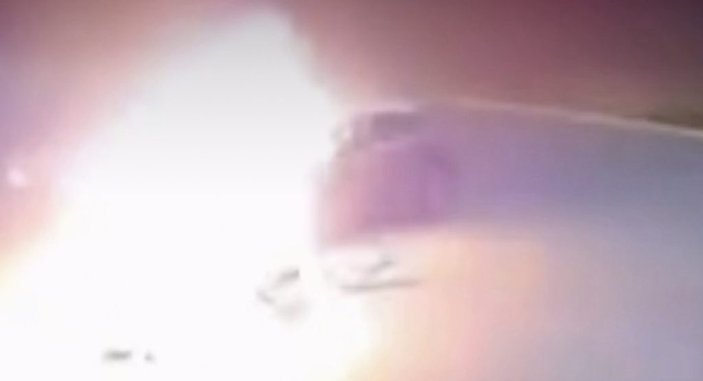 VÍDEO: Sobrevivente de acidente com moto que explodiu mostra recuperação e emociona seguidores