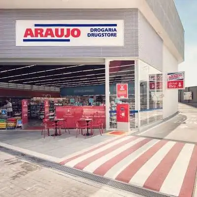 Homem é preso após furtar perfumes em farmácia no Centro de Matozinhos