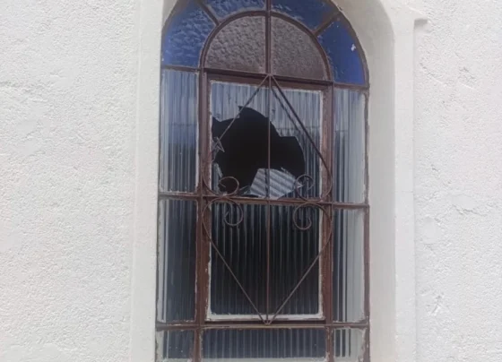 Igreja é alvo de vandalismo e tem portas e janelas quebradas em Matozinhos