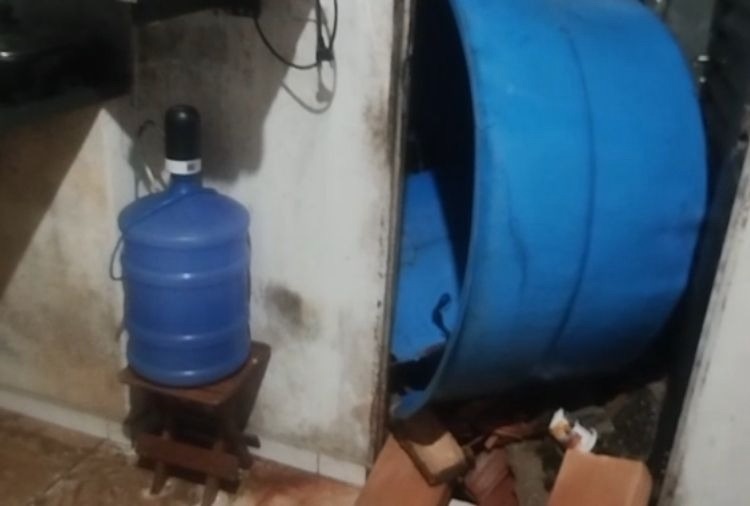 Laje de residência cede durante forte chuva e morador fica ferido em Sete Lagoas