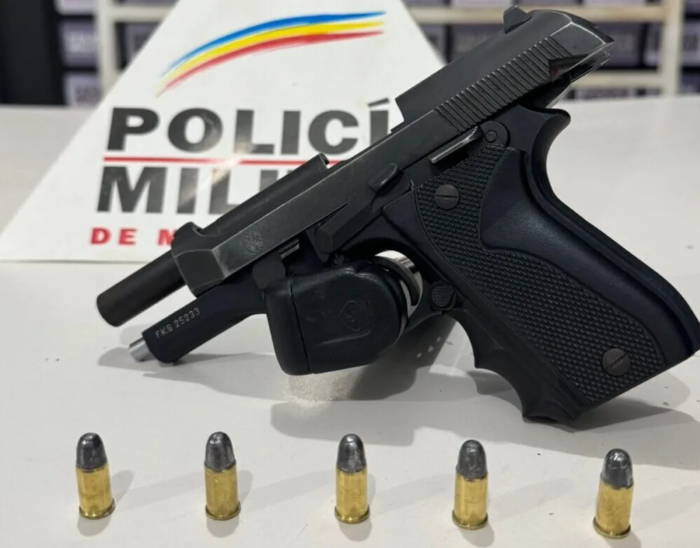 Pistola calibre .40 com numeração suprimida e 10 munições são apreendidas em residência de Sete Lagoas