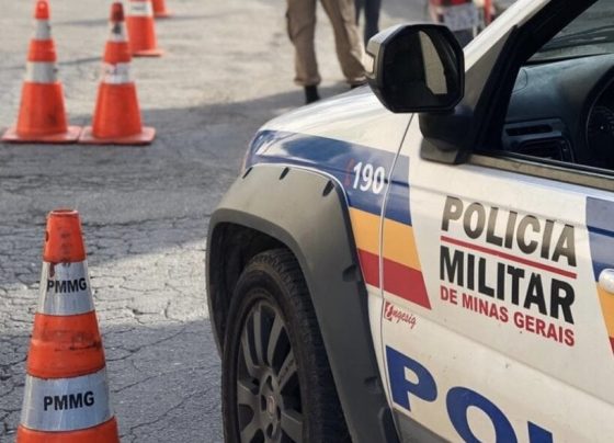 Acidente entre carro e moto deixa motociclista ferido na MG-424