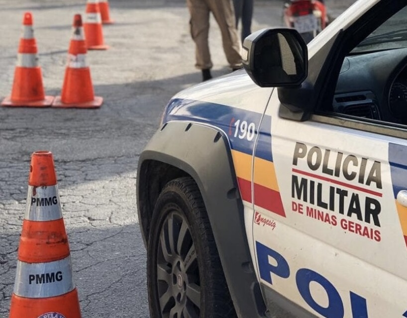 Acidente entre carro e moto deixa motociclista ferido na MG-424