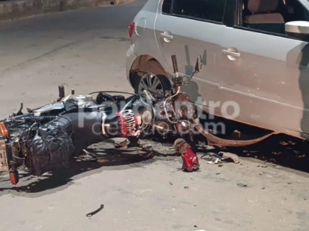 Acidente entre carro e moto e deixa dois feridos em Pedro Leopoldo