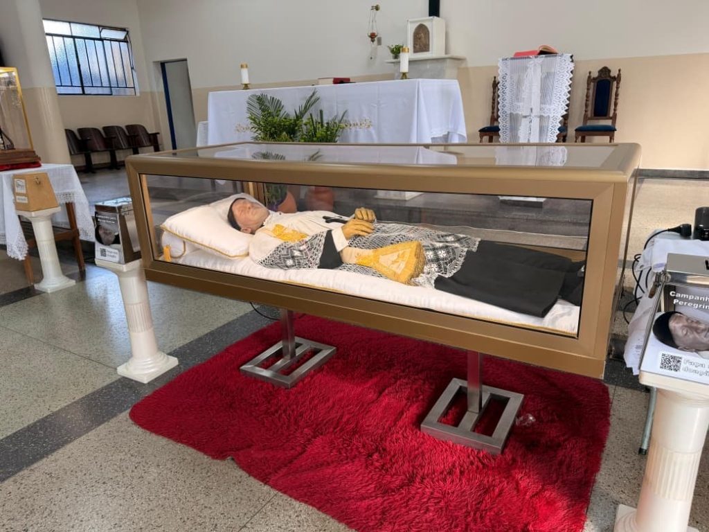 Diocese de Sete Lagoas recebe relíquias de São Vicente de Paulo em peregrinação histórica