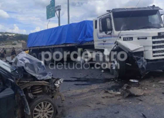 Homem morre após carro invadir contramão e bater de frente com caminhão que acessava a MG-424