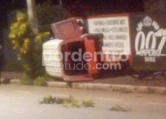 Motorista perde controle ao tentar desviar de criança e capota na Avenida Norte-Sul, em Sete Lagoas