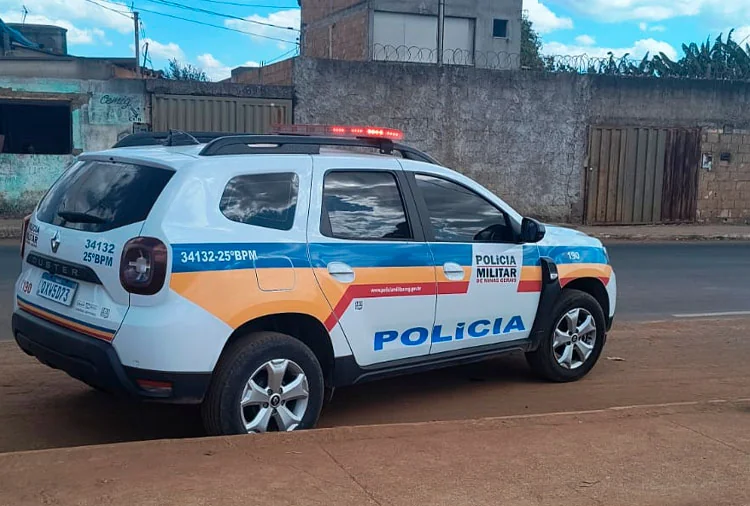 Perseguição policial termina em colisão entre moto e carro em Sete Lagoas
