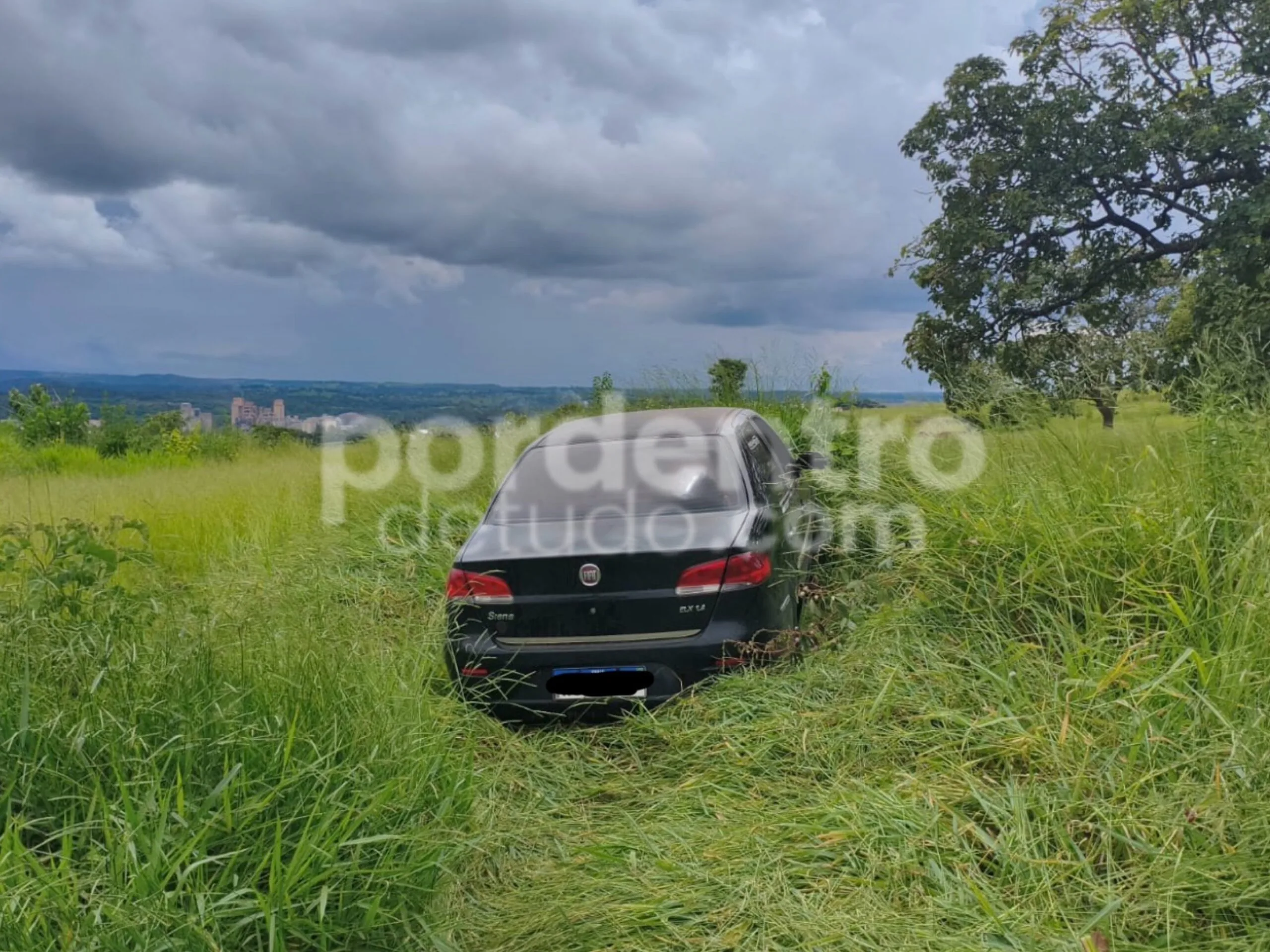 Veículo com queixa de furto e placa ligada a homicídio é recuperado após perseguição no Centro de Pedro Leopoldo