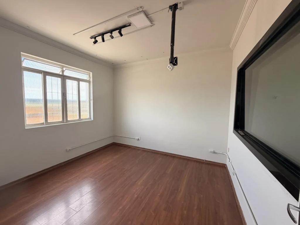 Apartamento com três quartos está à venda na Praça Bom Jesus, no Centro de Matozinhos