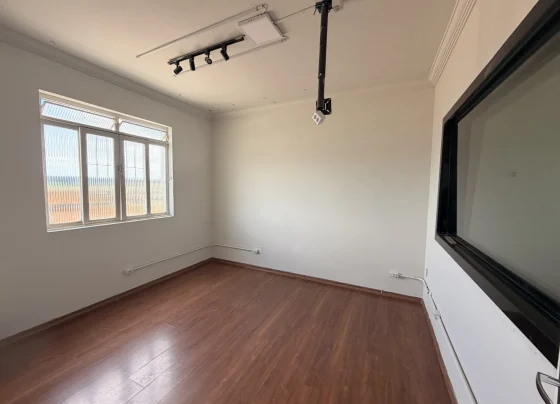 Apartamento com três quartos está à venda na Praça Bom Jesus, no Centro de Matozinhos