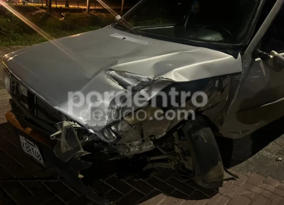 Batida lateral entre carros mobiliza polícia no Centro de Pedro Leopoldo durante a madrugada