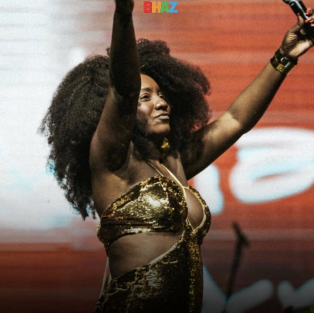 Cantora que se apresentou no Carnaval de Matozinhos, em Mocambeiro, é internada após aneurisma cerebral
