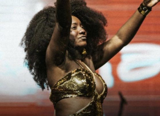 Cantora que se apresentou no Carnaval de Matozinhos, em Mocambeiro, é internada após aneurisma cerebral