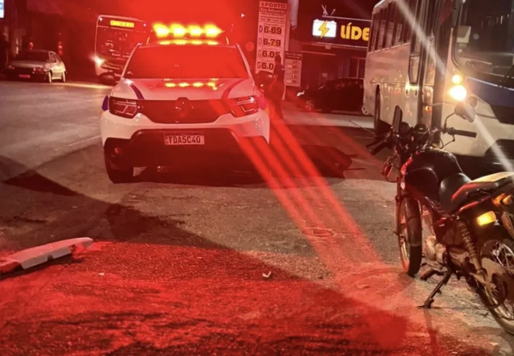 Colisão entre caminhão e moto deixa ferido em Sete Lagoas