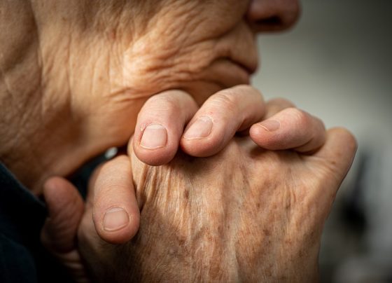 Idosa perde R$ 18 mil após golpe com falso atendimento bancário em Sete Lagoas