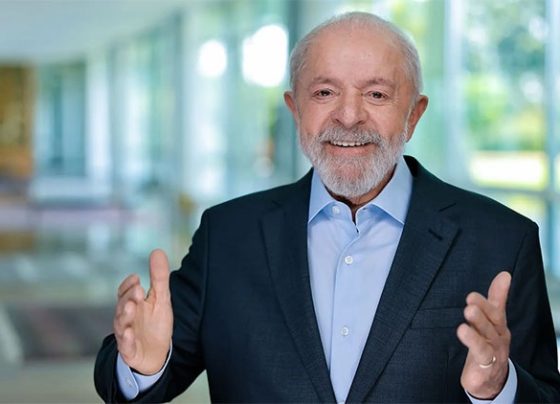 Lula anuncia entrega de mil ônibus escolares durante visita em Sete Lagoas