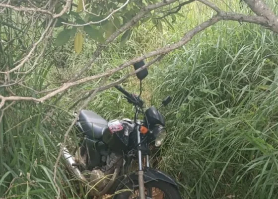 Motocicleta roubada é localizada em área de mata em Sete Lagoas