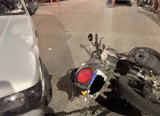 Motociclista fica ferido após colisão entre moto e carro durante a madrugada em Pedro Leopoldo