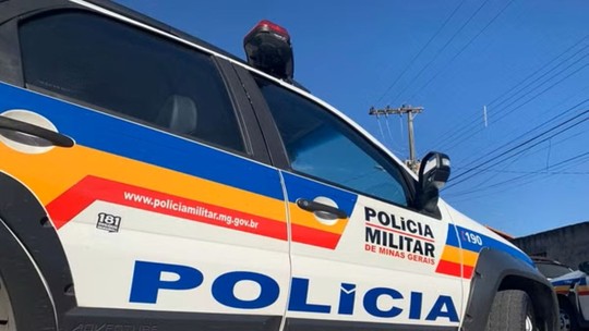 Motociclista fica ferido em acidente envolvendo carro e moto estacionada em Pedro Leopoldo