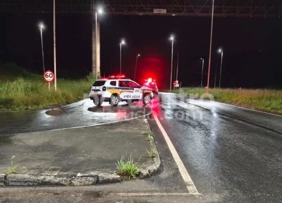 Motorista perde controle após ser fechada por carreta na MG-424, em Pedro Leopoldo