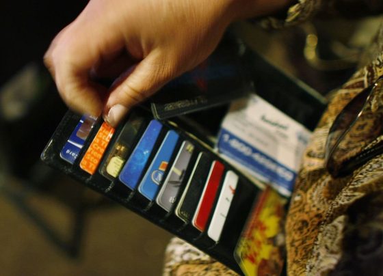 Mulher tem cartões usados em compras após extravio no Centro de Sete Lagoas